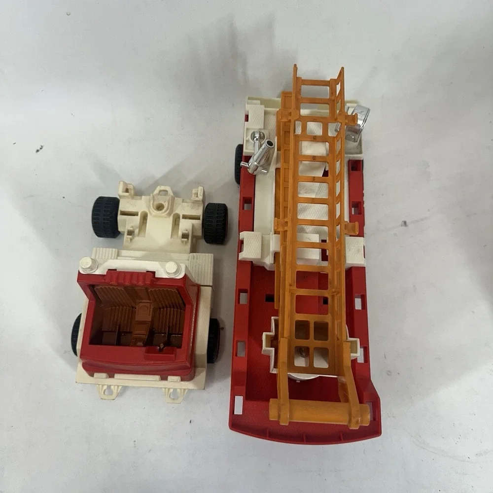 Fisher-Price Husky Helper Hook & Ladder FIRE TRUCK #319 Vintage‎ 1978